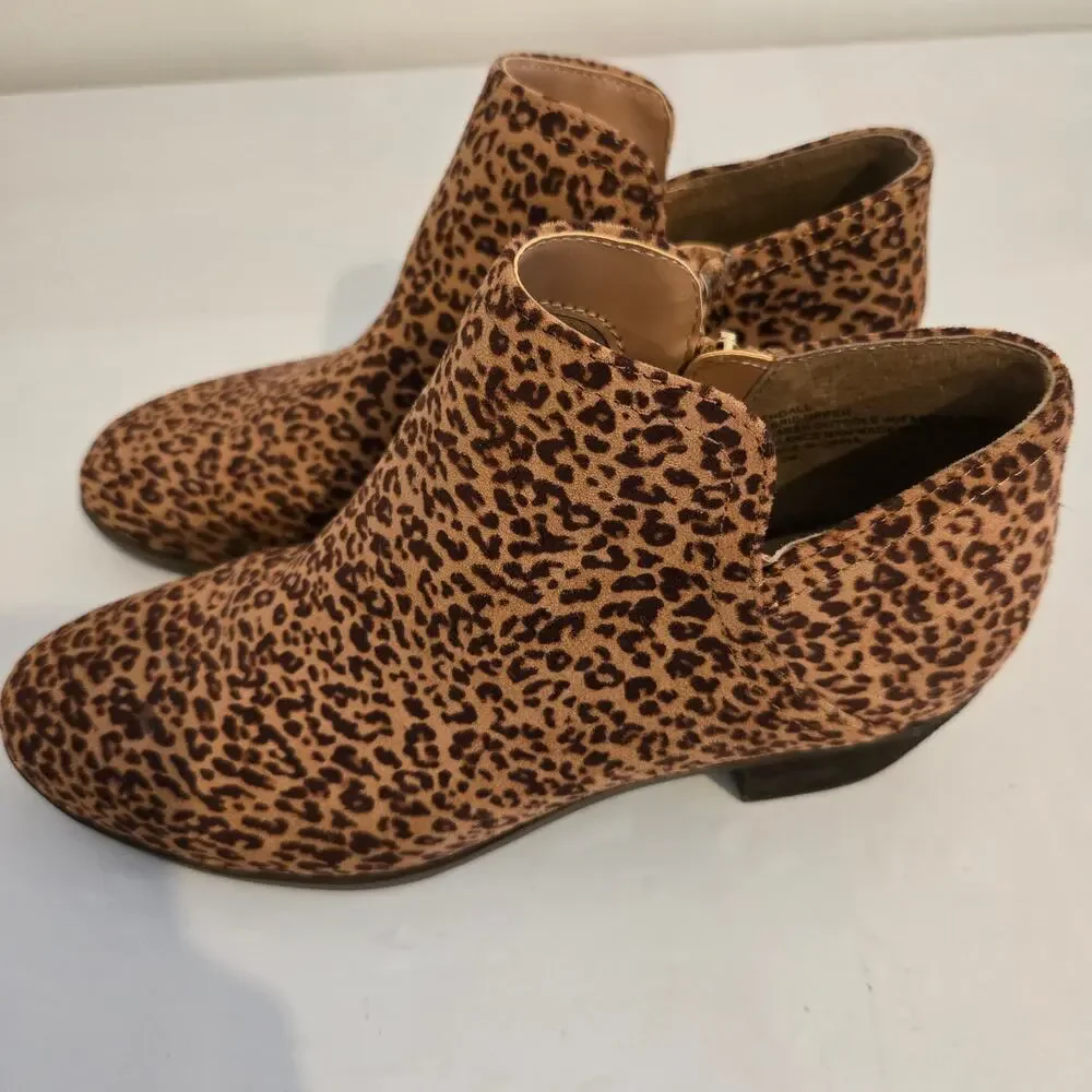 Crown & Ivy Flaunting Bold leopard print Kendall Booties - Picture 5 of 10